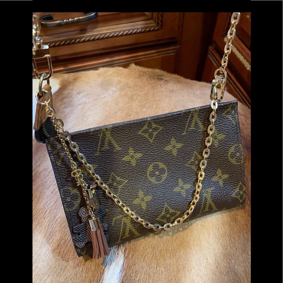 💙AUTH LV POCHETTE GM FAB 7.80”L 💙 - Picture 3 of 13